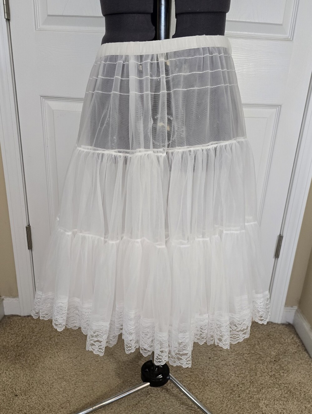VTG Soft White Tiered Tulle Petticoat Skirt